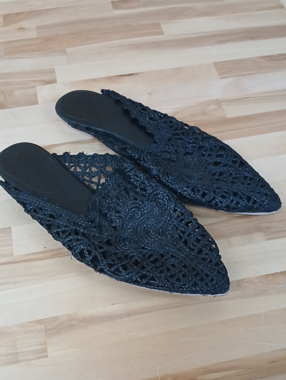 Sundance Veracruz Black Crochet Pointed Mules Size 10